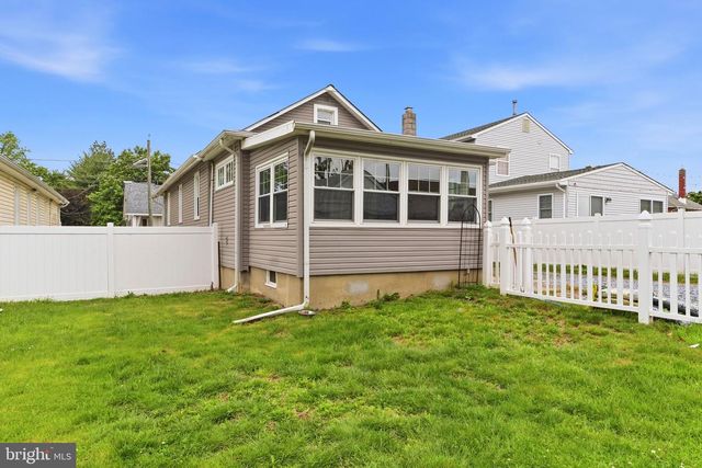 15 S CLINTON AVE, Maple Shade, NJ 08052