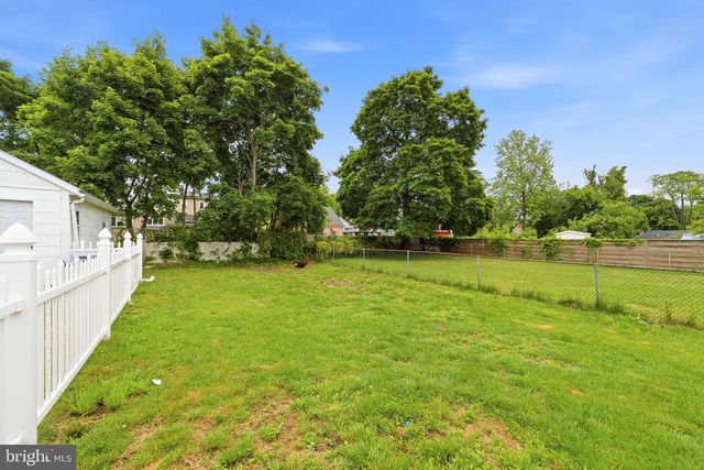 15 S CLINTON AVE, Maple Shade, NJ 08052