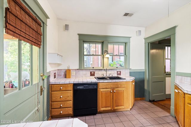 2221 Bonnycastle Ave, Louisville, KY 40205