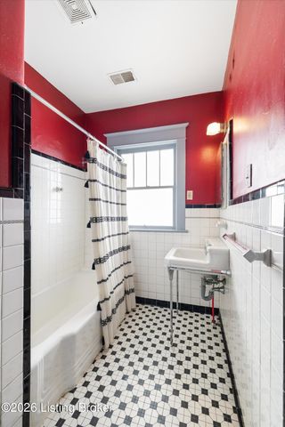 2221 Bonnycastle Ave, Louisville, KY 40205