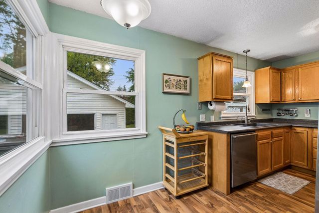 180 Westchester Drive, West Saint Paul, MN 55118