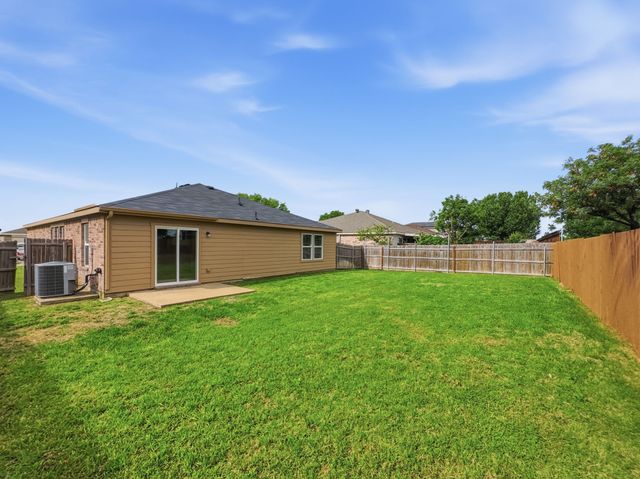 1405 Eagles Nest Trail, Krum, TX 76249