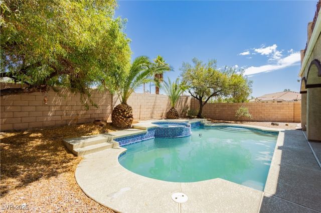 8224 Cassis Court, Las Vegas, NV 89117