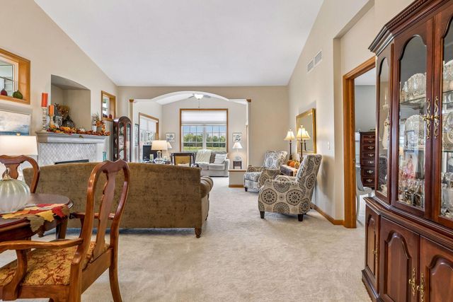 516 Holly Lane N, Oakdale, MN 55128