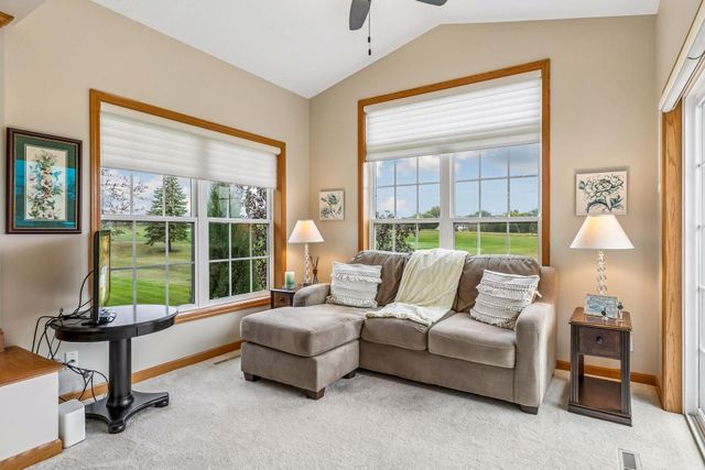 516 Holly Lane N, Oakdale, MN 55128