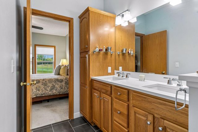 516 Holly Lane N, Oakdale, MN 55128