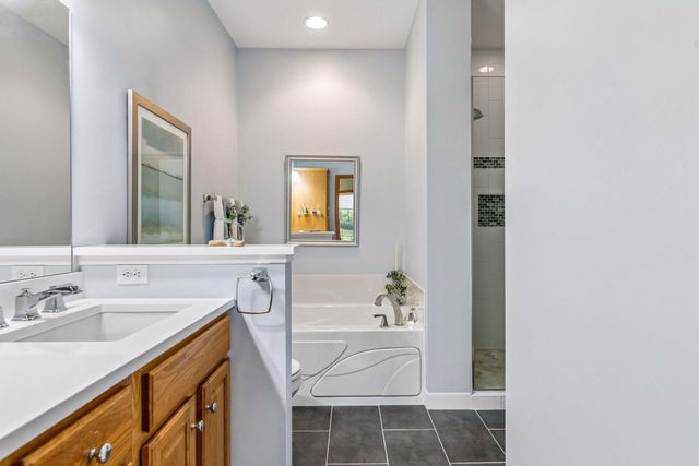 516 Holly Lane N, Oakdale, MN 55128