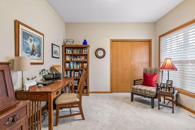516 Holly Lane N, Oakdale, MN 55128