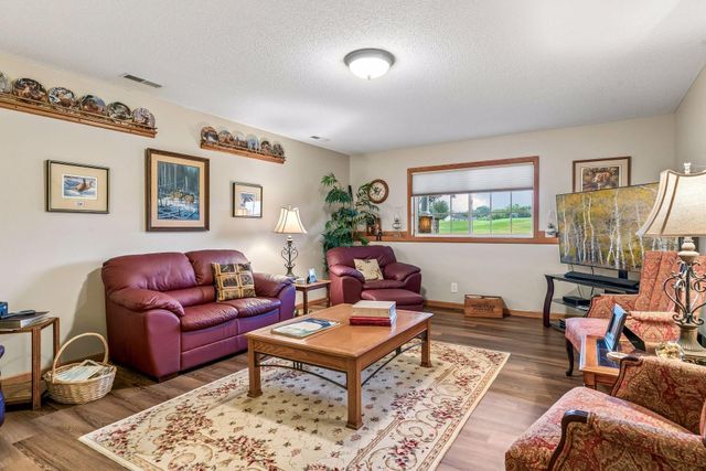 516 Holly Lane N, Oakdale, MN 55128