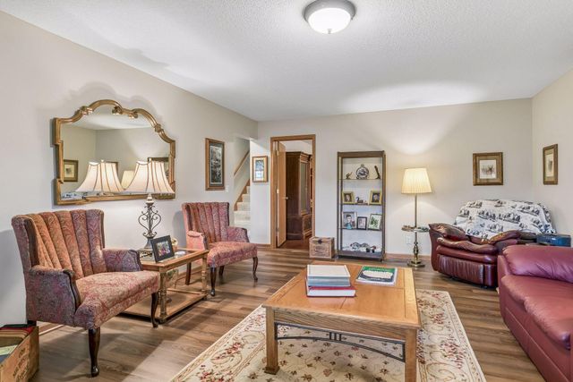 516 Holly Lane N, Oakdale, MN 55128