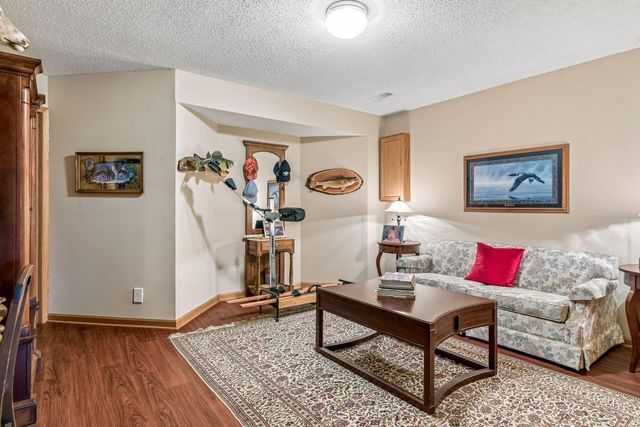 516 Holly Lane N, Oakdale, MN 55128