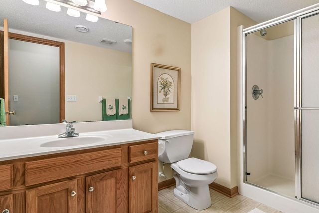 516 Holly Lane N, Oakdale, MN 55128