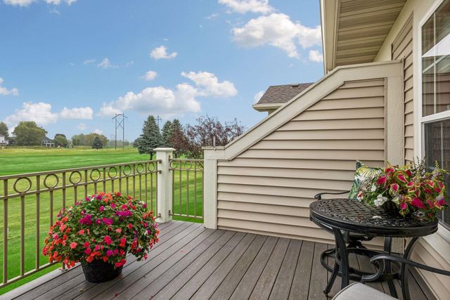 516 Holly Lane N, Oakdale, MN 55128