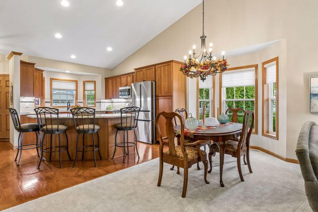 516 Holly Lane N, Oakdale, MN 55128