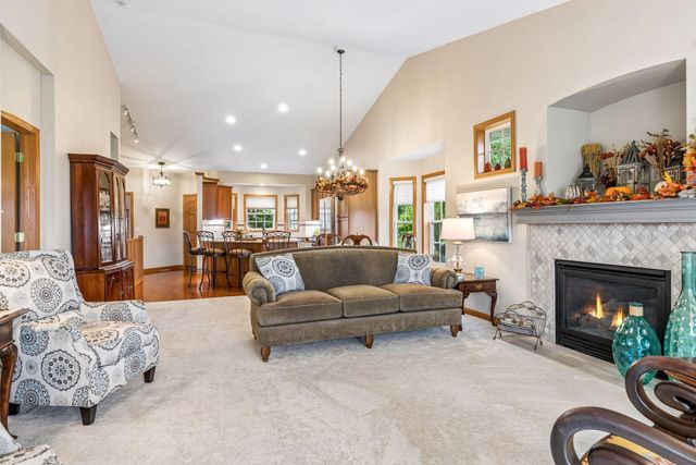 516 Holly Lane N, Oakdale, MN 55128