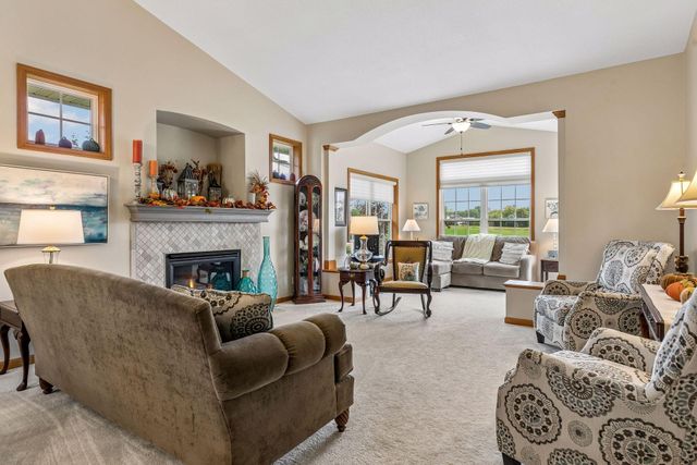516 Holly Lane N, Oakdale, MN 55128