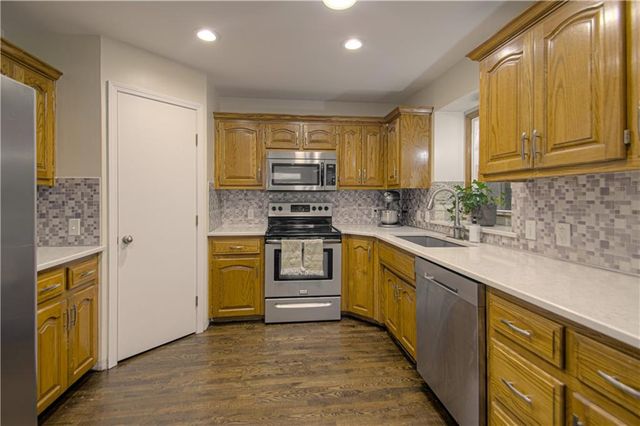 1500 Amesbury Avenue, Liberty, MO 64068