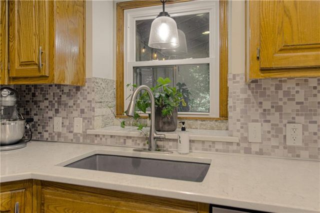 1500 Amesbury Avenue, Liberty, MO 64068