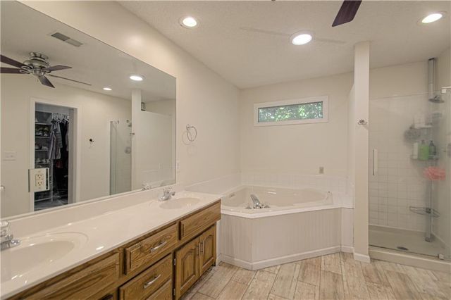 1500 Amesbury Avenue, Liberty, MO 64068