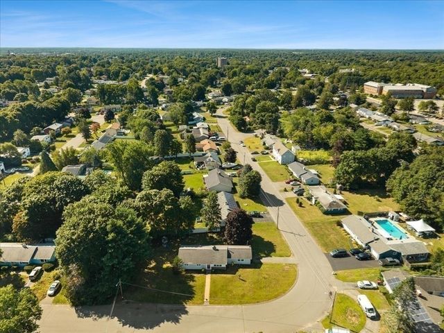 73 Oak Ridge Dr W, Brockton, MA 02301