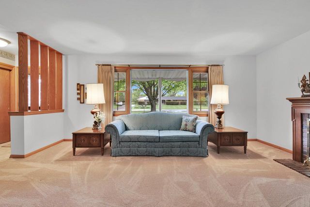 16035 Luella DRIVE, Brookfield, WI 53005