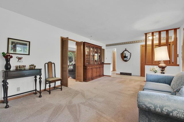 16035 Luella DRIVE, Brookfield, WI 53005