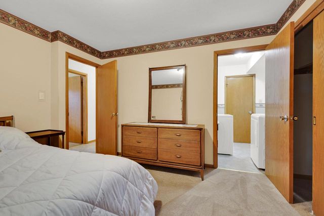 16035 Luella DRIVE, Brookfield, WI 53005