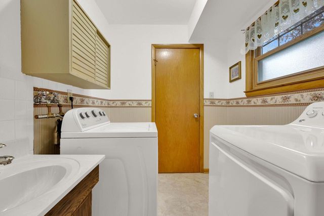 16035 Luella DRIVE, Brookfield, WI 53005