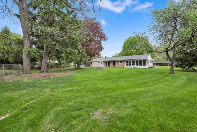 16035 Luella DRIVE, Brookfield, WI 53005