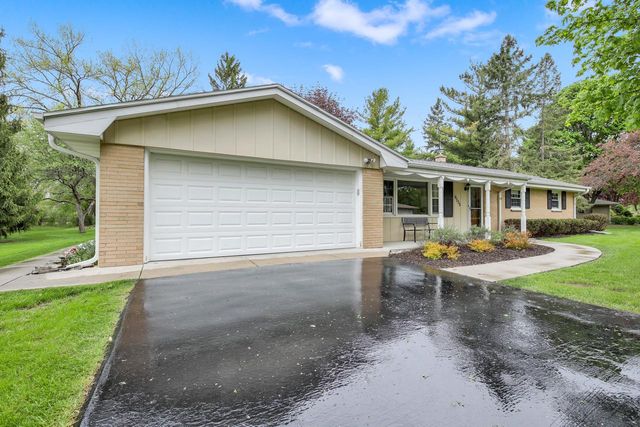 16035 Luella DRIVE, Brookfield, WI 53005