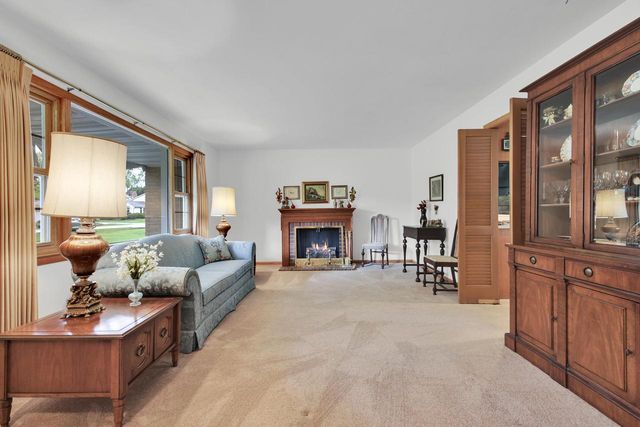 16035 Luella DRIVE, Brookfield, WI 53005