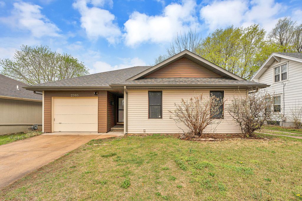 2205 N Prospect Avenue, Springfield, MO 65803