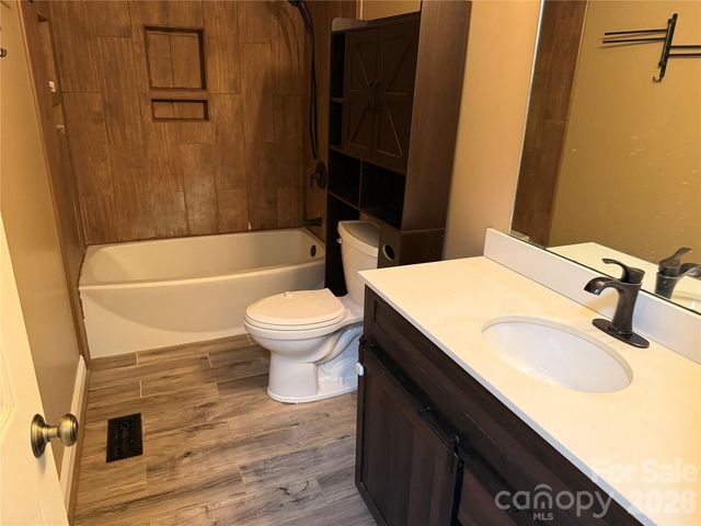 812 Whites Farm Road, Statesville, NC 28625