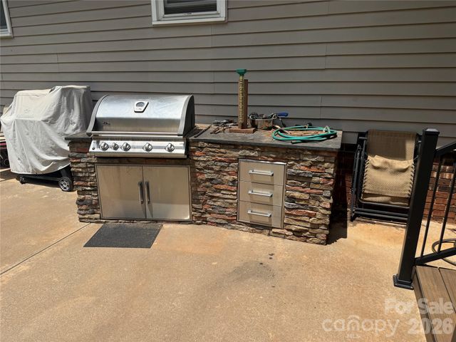 812 Whites Farm Road, Statesville, NC 28625