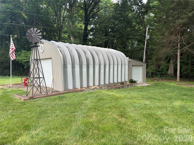 812 Whites Farm Road, Statesville, NC 28625