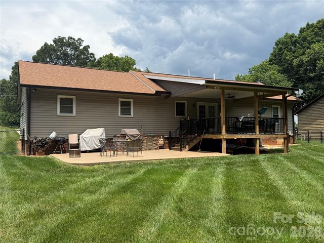 812 Whites Farm Road, Statesville, NC 28625