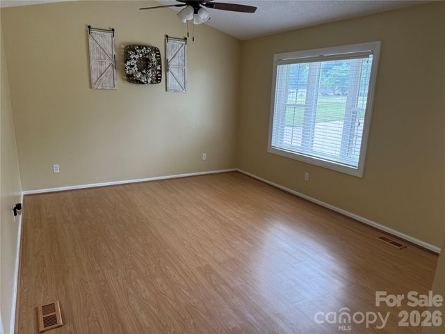 812 Whites Farm Road, Statesville, NC 28625