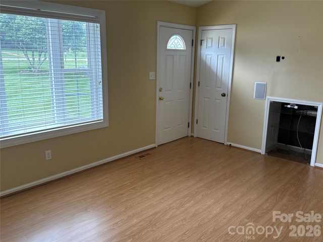 812 Whites Farm Road, Statesville, NC 28625