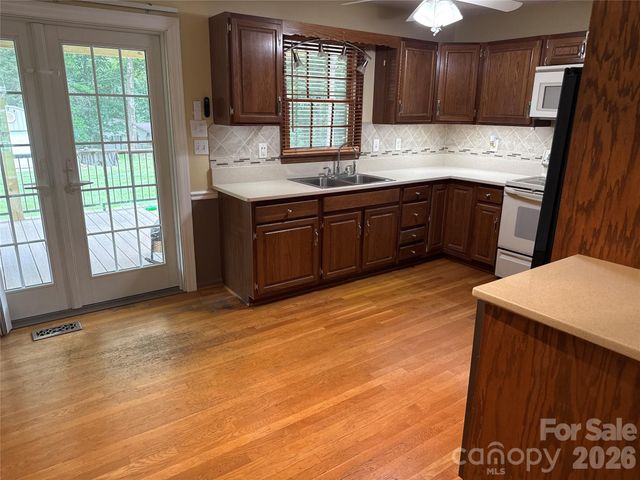 812 Whites Farm Road, Statesville, NC 28625
