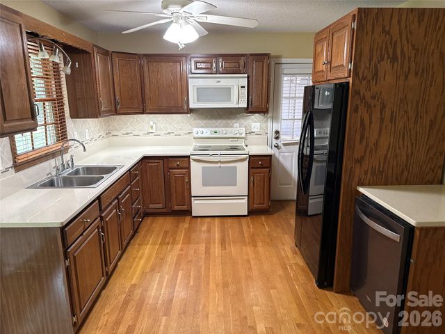 812 Whites Farm Road, Statesville, NC 28625