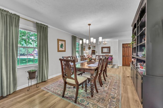 2824 Scenic Dr, Clarksville, TN 37043