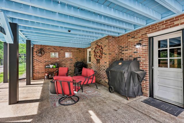 2824 Scenic Dr, Clarksville, TN 37043