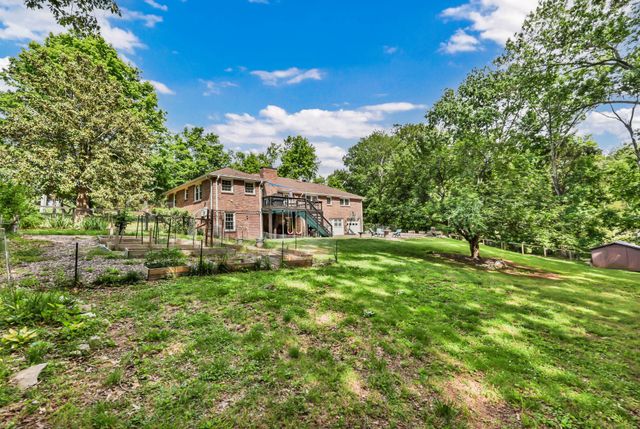2824 Scenic Dr, Clarksville, TN 37043