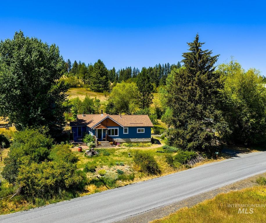 1031 Spring Valley Rd, Troy, ID 83871