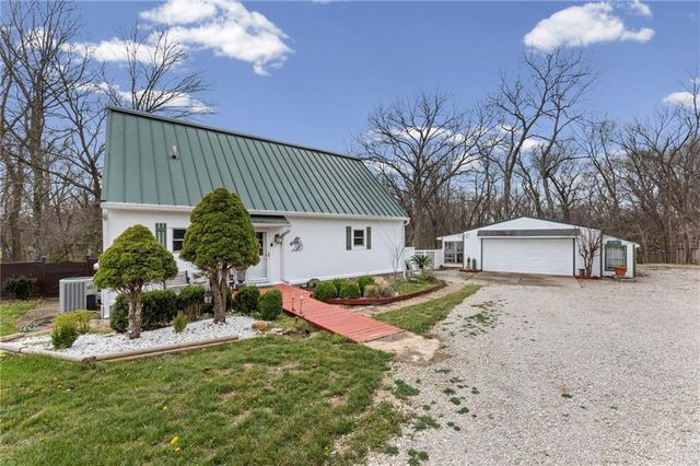 25828 Old KC Road, Paola, KS 66071