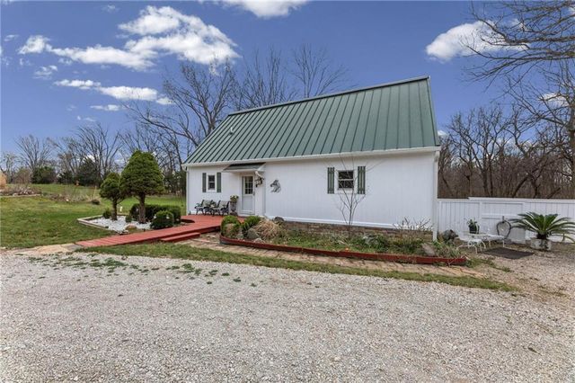 25828 Old KC Road, Paola, KS 66071