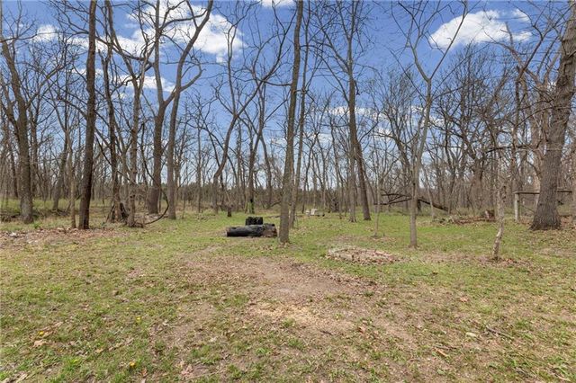 25828 Old KC Road, Paola, KS 66071