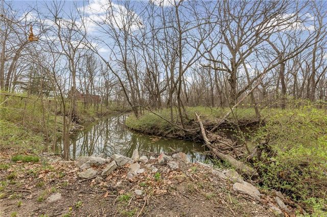 25828 Old KC Road, Paola, KS 66071