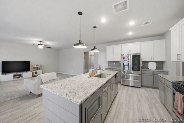 3583 E 144th Place S, Bixby, OK 74008