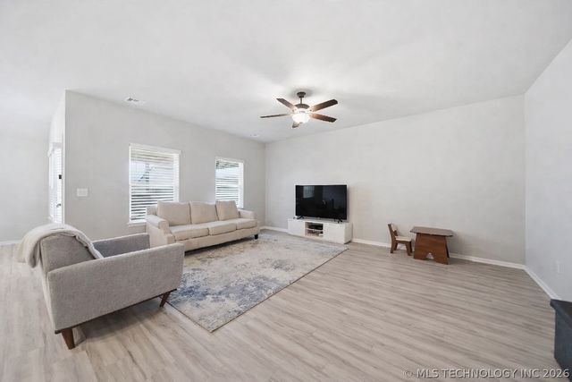 3583 E 144th Place S, Bixby, OK 74008